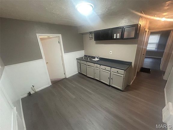 3rd image of 8019 Aline Ave
