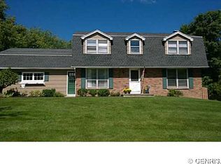133 Squirrels Heath Rd, Fairport, NY 14450