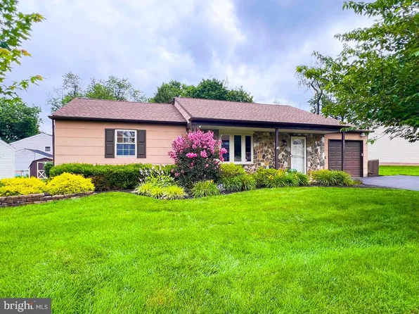 693 Whittier Dr, Warminster, PA 18974