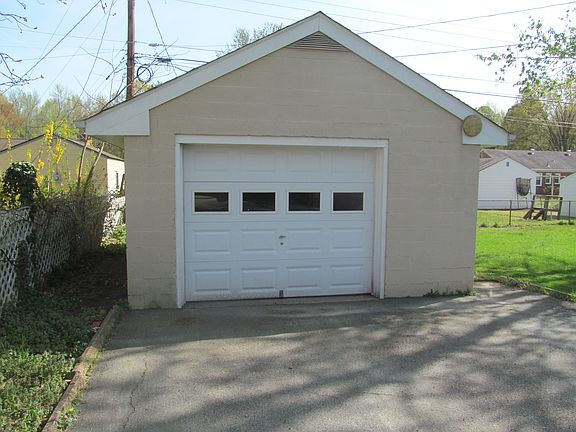 5th image of 107 Eisenhower Dr