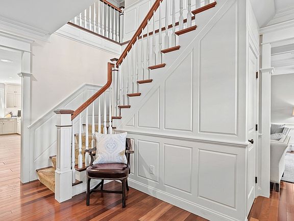 5th image of 35 Sullivan Way