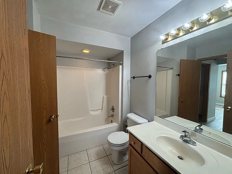 386 Amphitheater Dr — Photo 15