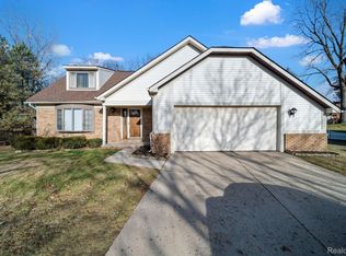 4080 Forest Glen Ct, Waterford, MI
