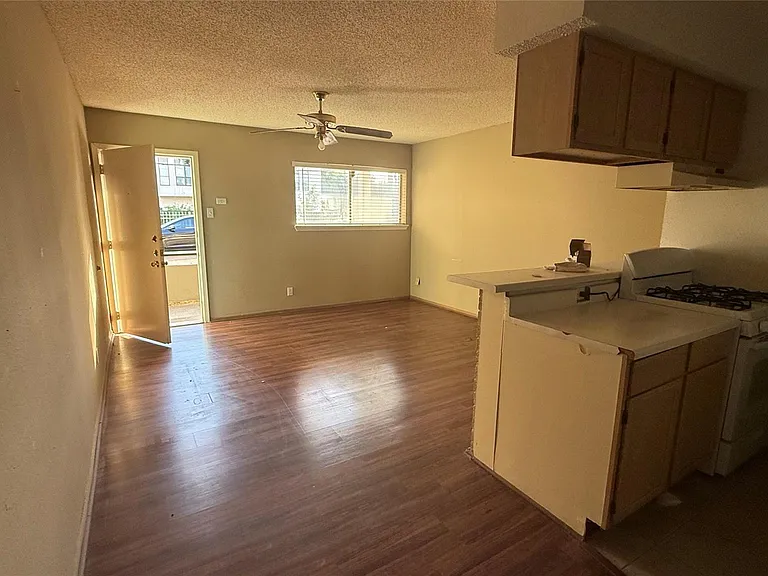 1328 Bomar St #4 — Photo 2