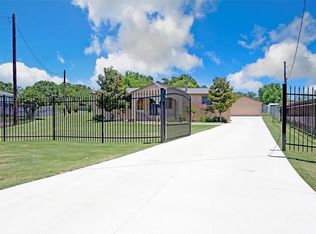 525 Oxbow Ct, Burleson, TX 76028