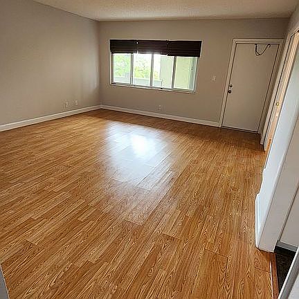 3rd image of 1400 NE 54th St APT 204