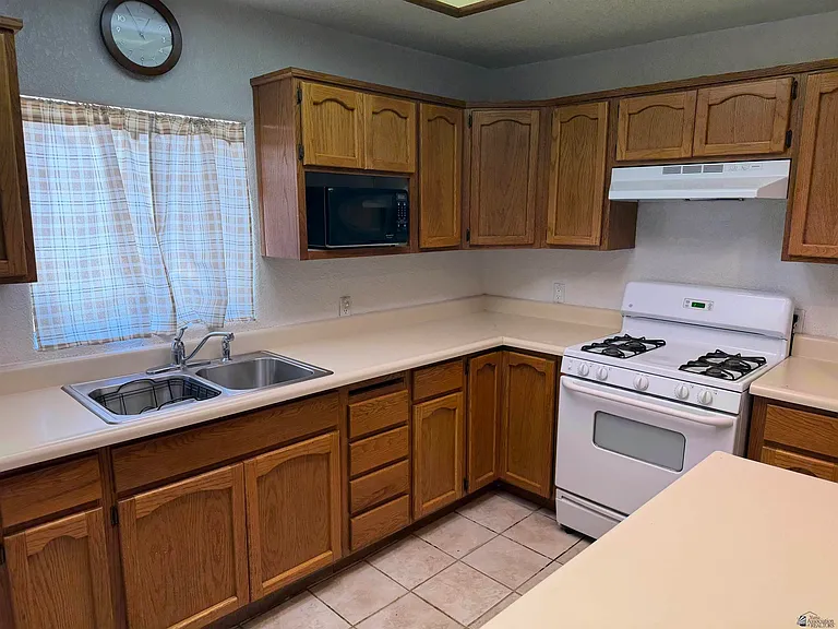 804 S Dora Ave — Photo 4