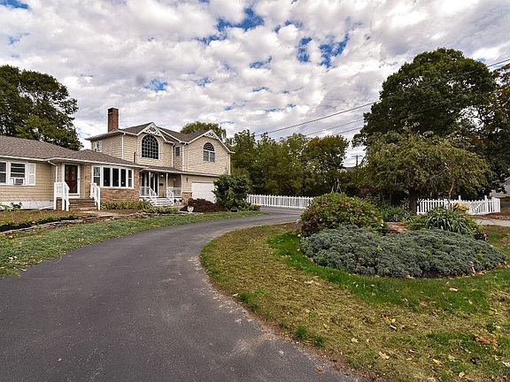3rd image of 177 Borden Ave