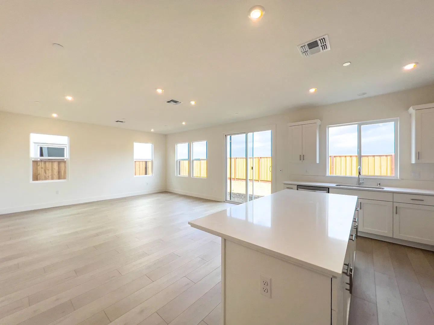 Beautiful Modern Home in Watson Ranch, American Canyon — Photo 4
