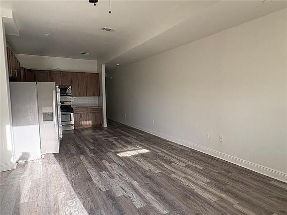 2nd image of 1925 Alabo St