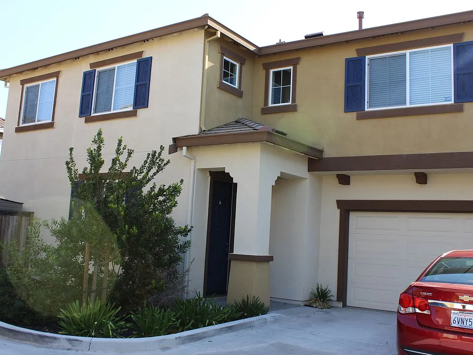 769 Embassy Cir