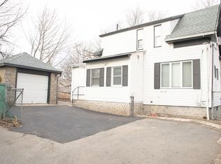 99 1/2 Chestnut St, Lynn, MA 01902