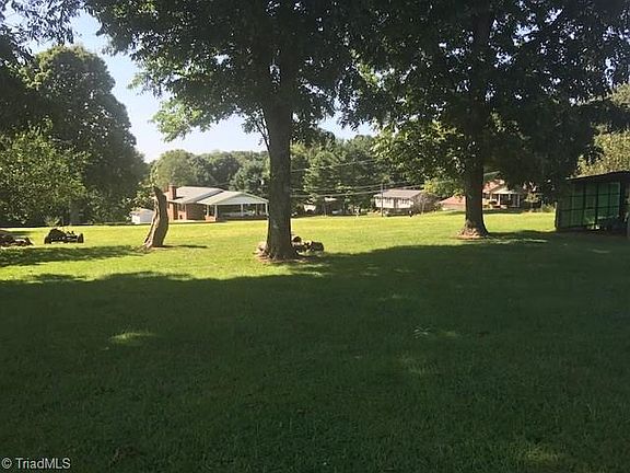 5th image of 1011 Dogwood Dr
