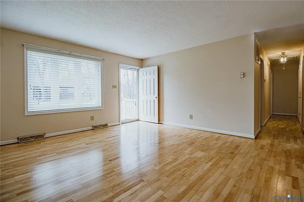 1015 Smithfield Avenue - 1 — Photo 3