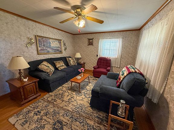 5th image of 690 Meadow Ln
