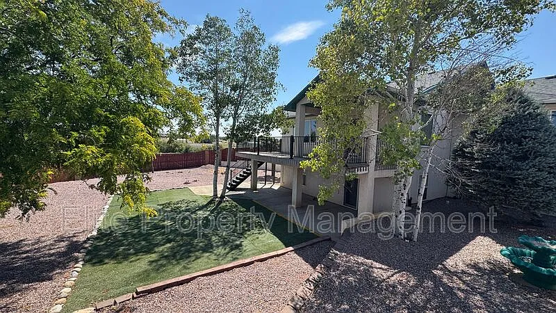 3 bed, 3.0 bath, 3818 sqft, $2,500 — Photo 3