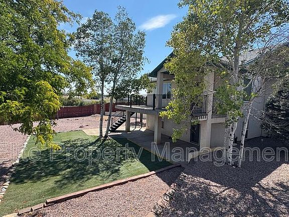 3rd image of 629 W Kenosha Dr