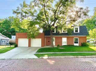 1130 Warren St, Alton, IL 62002