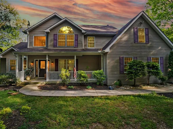 85 Breezewood Ct, Palmerton, PA 18071