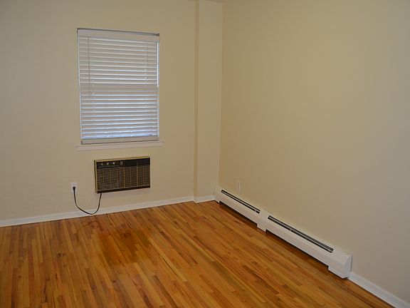 4th image of 3031 46th St