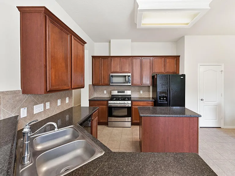 10022 Darrell Springs Ln — Photo 15
