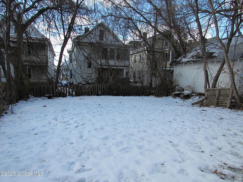 4th image of 361 Manning Boulevard