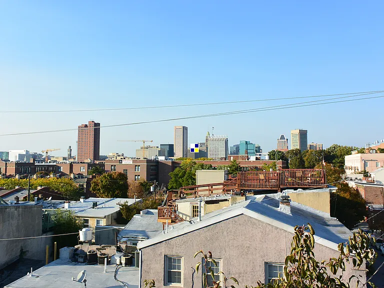 319 E Cross St — Photo 30