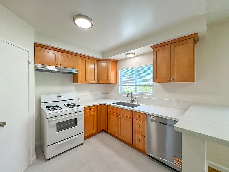 1644 Electric Ave #3 — Photo 4