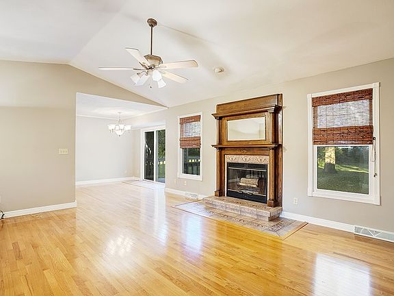 3rd image of 518 Bounty Dr NE