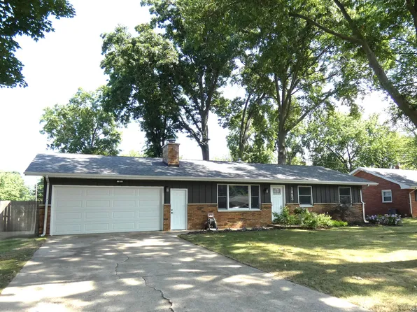 1883 N Cambridge Pl, Saint Joseph, MI 49085