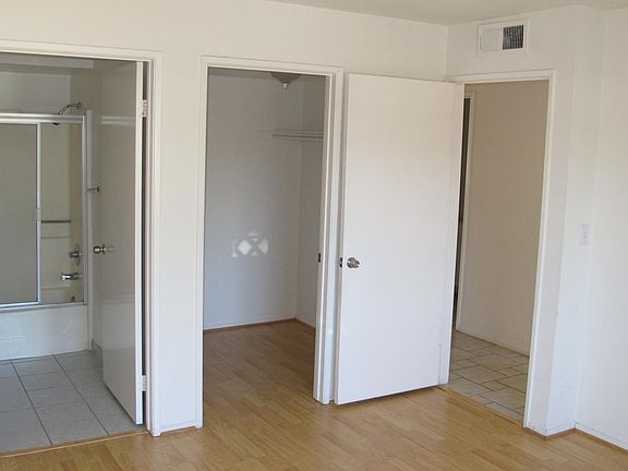3rd image of 7020 Coldwater Canyon Ave