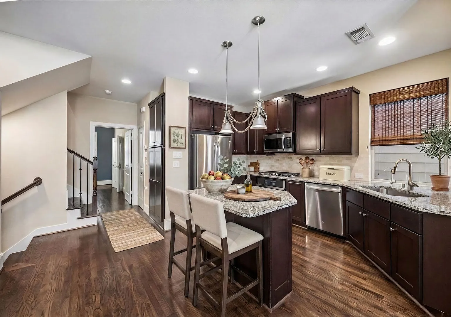 Move-in Ready home in the Heights/Greater Heights for lease! — Photo 2