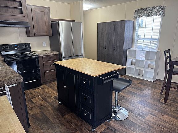 3rd image of 500 Webster Rd Lot 408