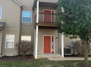 560 Clayton Cir #BE, Sycamore, IL 60178