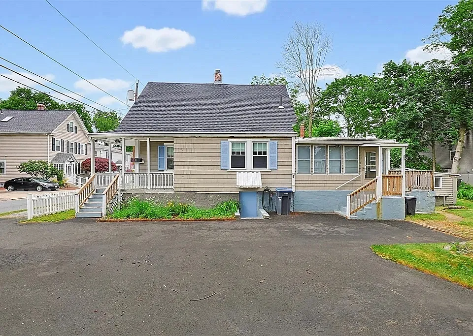 18 Plain St