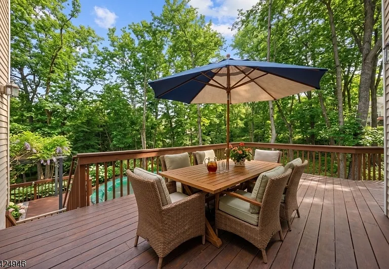 11 Rosewood Ln — Photo 3