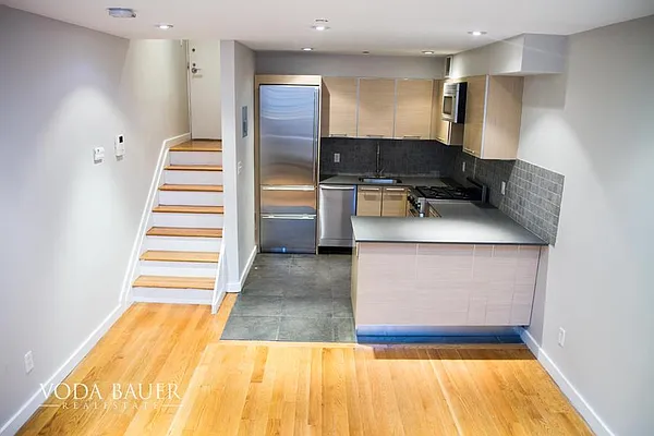 Rented by Voda Bauer Real Estate | media 23