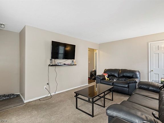 5th image of 23881 Hartland Dr