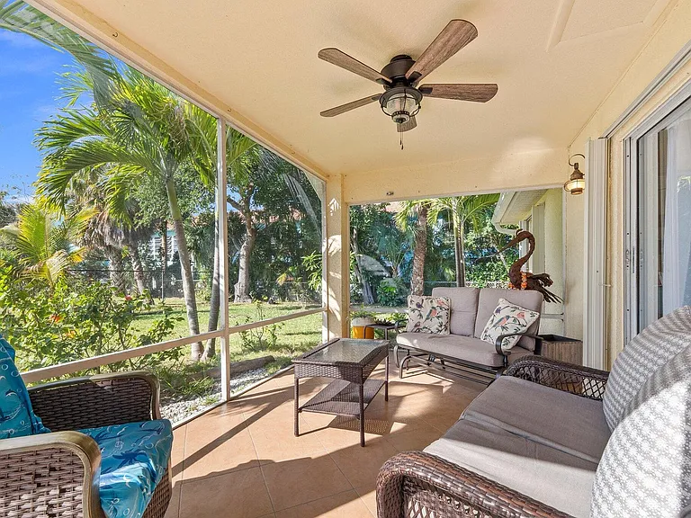 1301 Carlton Ct — Photo 15