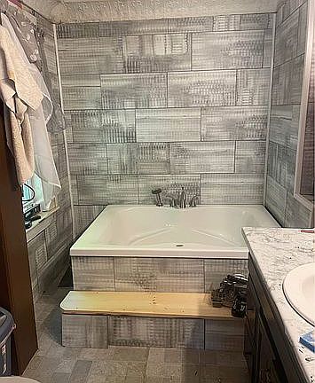 5 ft whirlpool jet tub with 