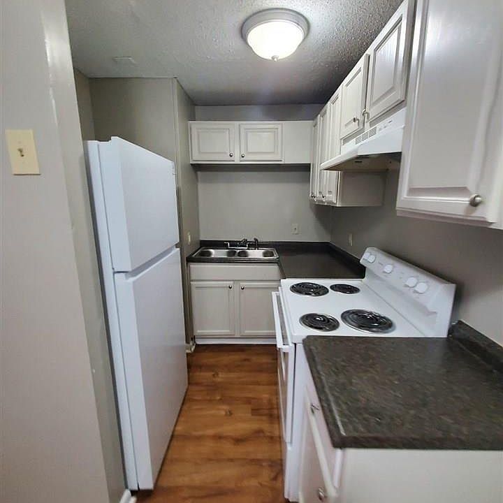 1st image of 1911 House Ave #27
