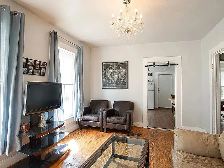 431 Lindsey St — Photo 3