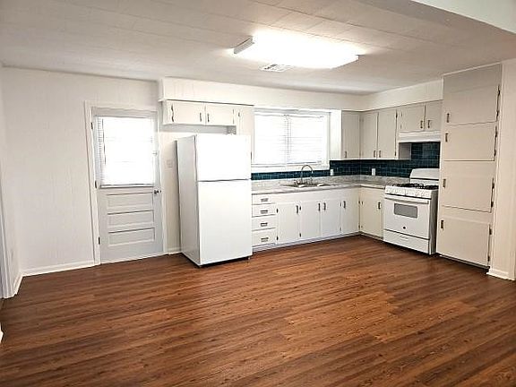 4th image of 809 Parish Rd