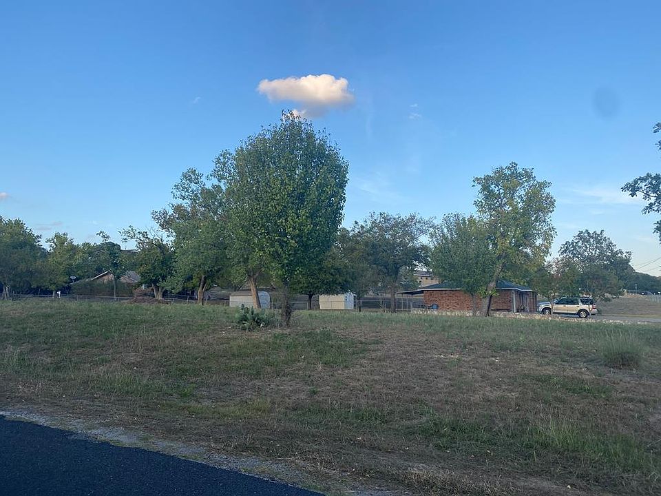 1st image of 301 Earl Dr