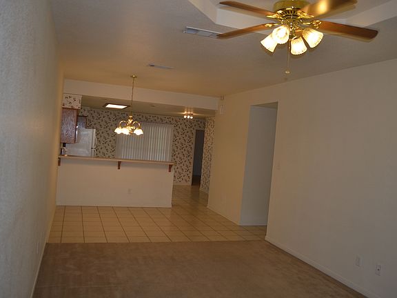 4th image of 910 Crymes Ln #B