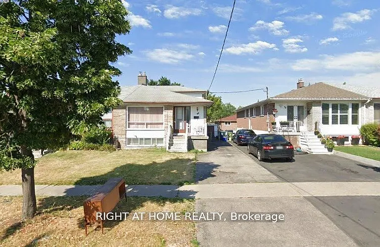 68 Elnathan Cres #BASEMENT — Photo 1