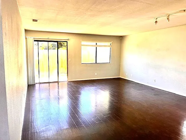 660 Manhattan Ave — Photo 2