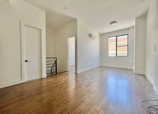 Rented by Reavis | media 9