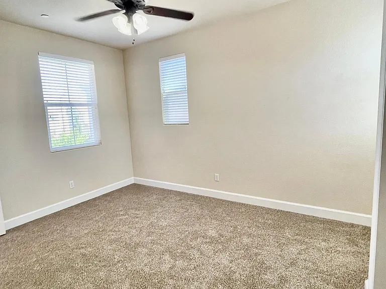 1736 Parkway Dr N — Photo 19