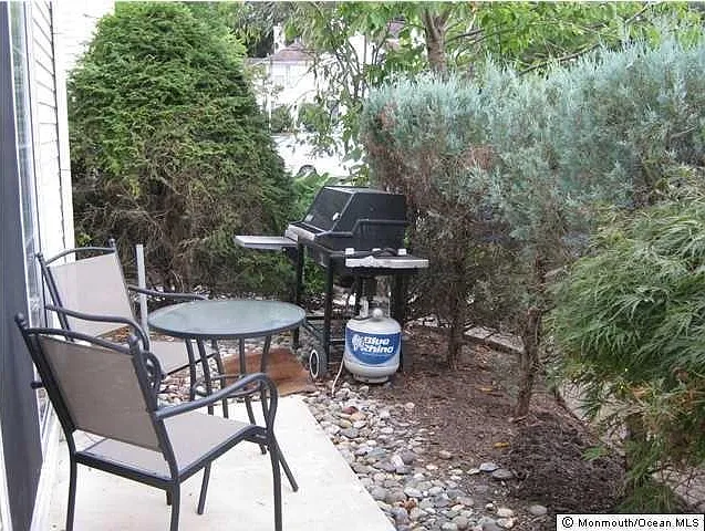 1077 Roseberry Ct — Photo 16